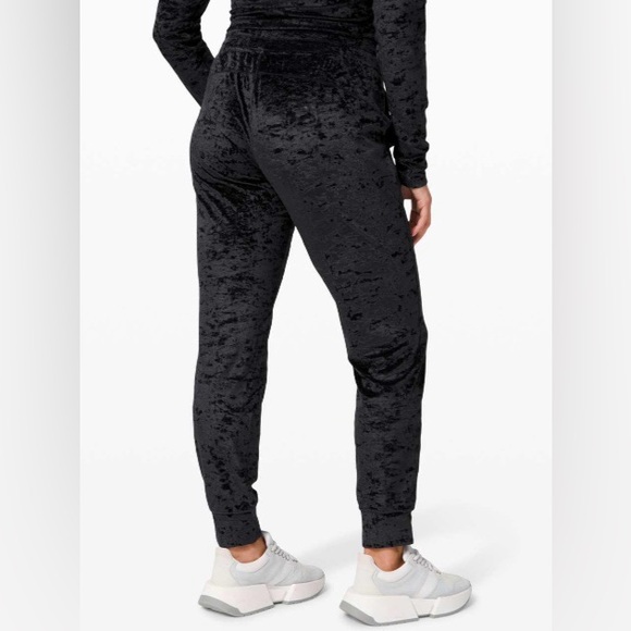 EUC 🍋 Lululemon Ready to Crush Jogger - Picture 2 of 9